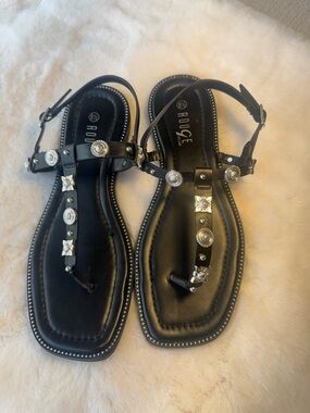 Rouge Helium Black Embellished T-Strap Sandals for Women Size 8.5
